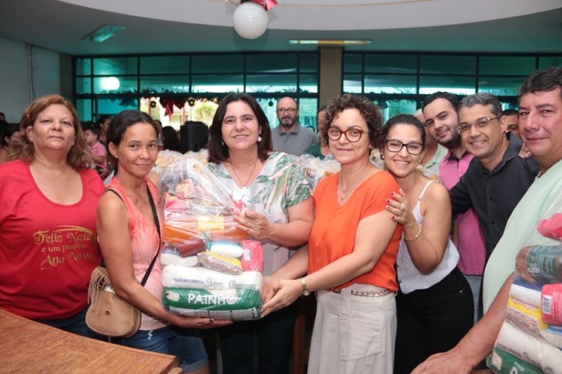 Prefeitura Distribui Cestas Básicas Para Famílias Carentes 0847